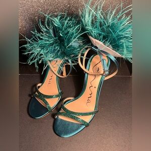 Elegant Teal Feathered Women's heels - ostrich feathers size 5 🦚🦚🦚🦚🦚🦚🦚🦚🦚🦚🦚🦚